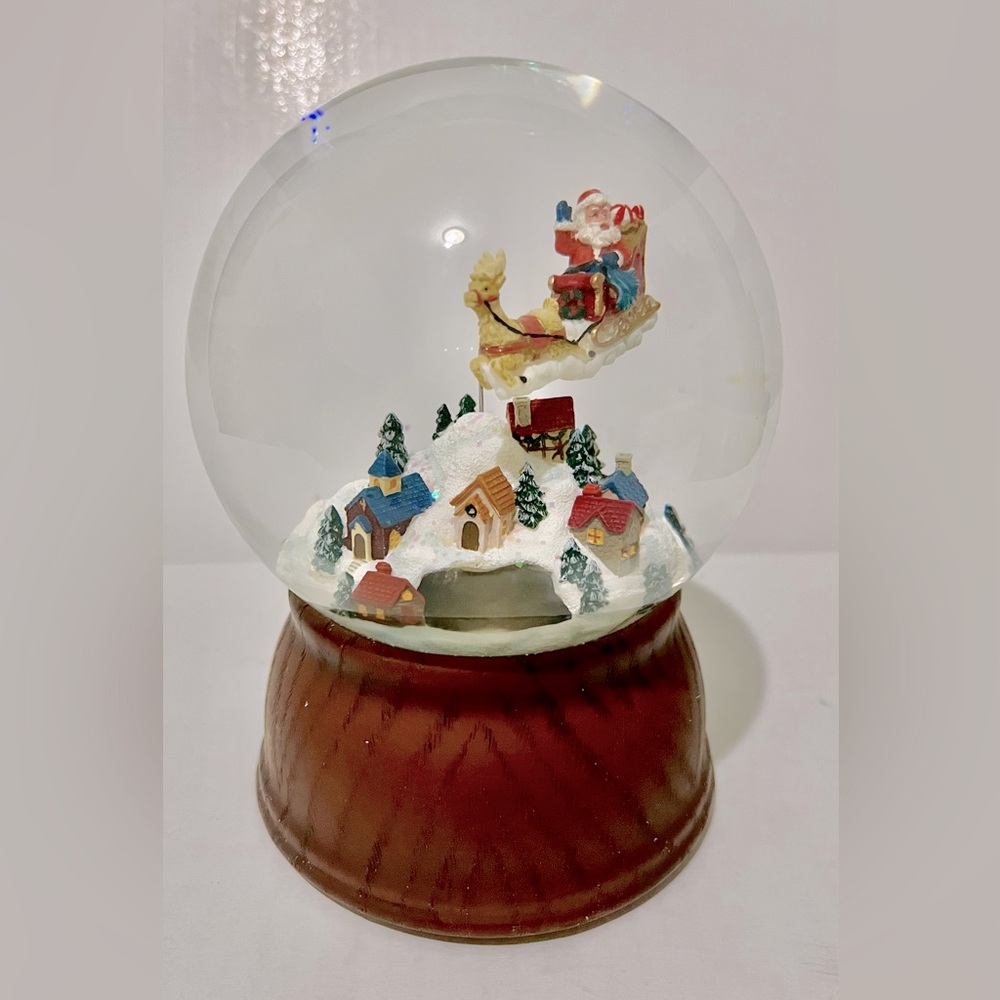 Roman Musical Santa 7 inches Snowglobe